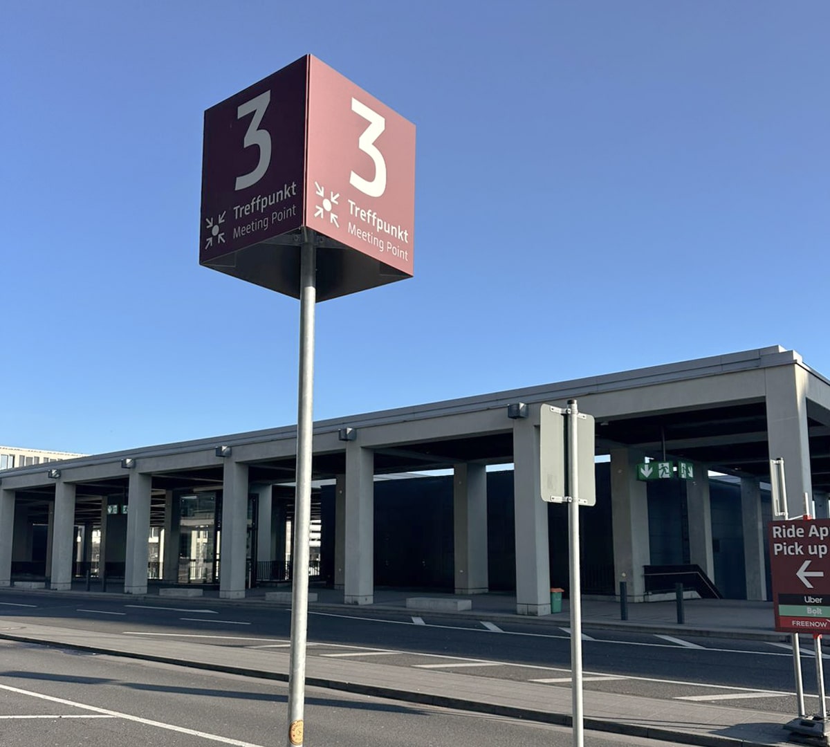 Fahrer wartet in der Nähe